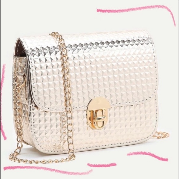 Handbags - NEW! Foil Gold Diamond Crossbody With Gold Chain Strap